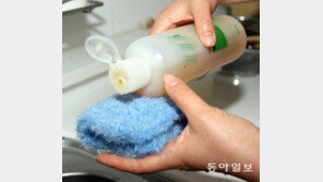 욕실 청소, 화학 제품 대신 소다-식초로