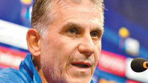 때리고… 얼르고…‘능구렁이 케이로스’