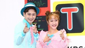 [동아포토]강이-지니 ‘코딩TV에서 만나는 남매~’