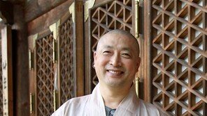 “지름길 찾다간 있던 길도 잃어버려… 아무렴 어떠냐, 소풍 왔다 쳐라”