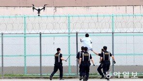 “탈옥 어림없어” 교도소 드론경비 시연