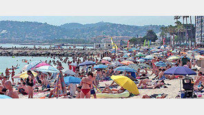 여성해방 상징 토플리스 프랑스 해변서 사라졌다