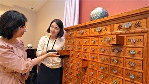 가을 머금은 수공예 서랍장