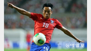 “왼발의 마법사” “염긱스” “왼발의 달인”…염기훈에 쏟아진 찬사