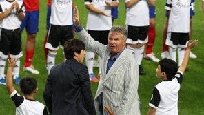 ‘히딩크 재부임’?  신태용 계약기간 WC 본선까지… 축구팬 “경질 명분 없다”