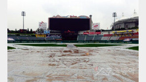 9월의 비구름을 바라보는 두 감독의 시각차