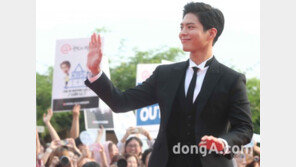 [동아포토]박보검, 대세남의 손인사