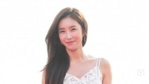 한은정, 시스루 드레스로 S라인 과시…팬 “인어공주 같아”