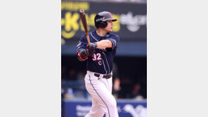 격전지 2위고지전 굳게 지킨 김재환의 한방