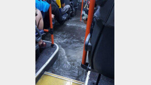 부산 폭우, 침수된 버스 사진 ‘아찔’…“수상 버스 될 기세”