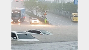 “아마존 강인줄” “급류타고 출근” “길바닥서 파도 쳐”…부산 폭우·침수 실시간 SNS 상황