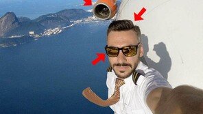 여객기 조종사가 기체 밖으로 고개 내밀고 셀카…“이거 실화냐?”