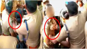 시위 진압 중 여경 가슴에 손 대는 경찰 간부…고의? 실수?