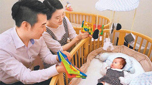 남성도 줄줄이 육아휴직… ‘가족친화 직장문화’ 확산