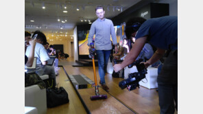 '흡입력 높였지만, 배터리 시간 똑같다', 다이슨 V8 카본파이버 출시