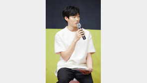 [단독] 류준열, 신곡 발표… 팬미팅서 첫 공개 