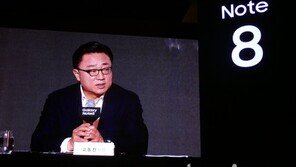 ‘갤럭시 노트8’, 선주문량 65만대 돌파… 폴더블 제품도 내년께 공개  