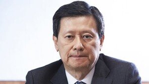 [오늘의 얼굴] 신동주 전 부회장, 롯데 주식 매각