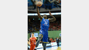 KBL-대한농구협회, 라틀리프 귀화 추진…계약기간은 7년