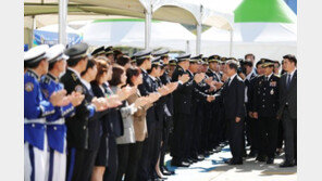 헬기 대신 차로 靑 복귀 문 대통령 “영어시험 학생들에 방해 안 되게”