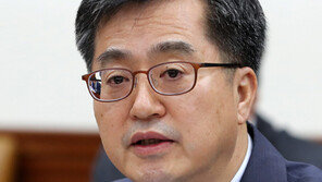 [오늘의 얼굴] 김동연 부총리, 통상임금 검토 언급