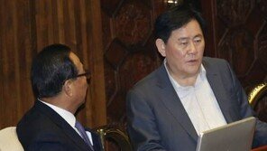 한국당혁신위 “친박 자진탈당 권유, 바른정당과 통합 염두 둔게 사실”