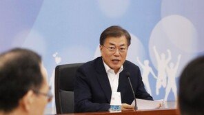 북핵·인사 논란에 文 대통령 국정지지율 3주째 하락… 66.8%