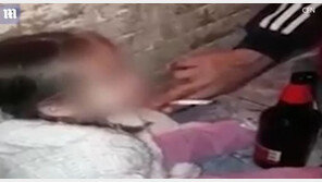 어린 딸에게 술 먹이고 담배 물린 10대 부모 