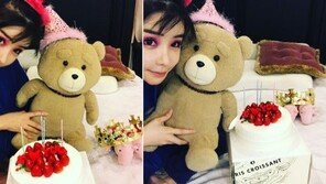 ‘강렬한 핫핑크 아이섀도우’ 박봄 근황 공개, 테디 생일 축하…누구와?