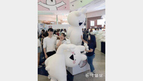 인기 이모티콘 ‘오버액션 토끼’