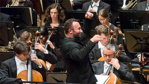 ‘클래식 황제’ 페트렌코 손끝에서… ‘진짜 말러’를 만나다