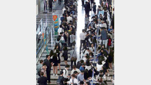 부산 中企채용박람회에 몰린 구직 인파