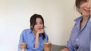 ‘커플룩?’ 옥주현-한효주, 훈훈한 티타임 인증샷…“두 분은 어떤 인연?”
