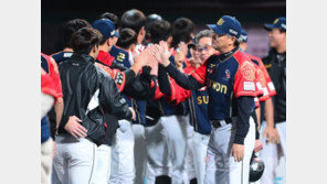 [런다운] kt 김진욱 감독 “내년엔 고춧가루를 맞고 싶다”