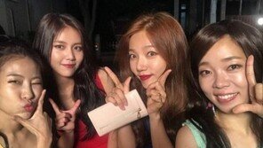 “섹시미가 흐른다”…이채영, SNL 크루들과 ‘찰칵’ 