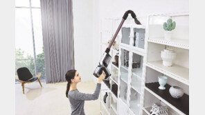 [Love&Gift]버튼 하나로 꺾이는 ‘스틱형 무선청소기’ 대청소해도 손목-어깨 안 아프네 