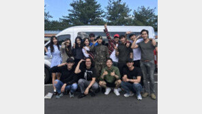 소녀시대 윤아, 군인 임시완과 ‘찰칵’…“면회 간 의리女”