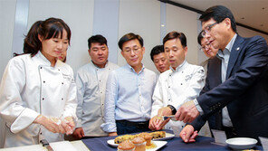 “A만두 낫다” “B가 덜 질려” 갑론을박, “라면과 묶어 팔면…” 아이디어도 봇물