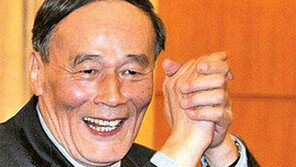 왕치산 “푹 쉬기도 해야”… 黨대회 한달 앞두고 퇴진 시사