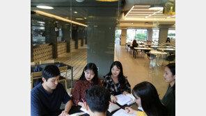 학습-휴식 공간 갖춘 카페테리아