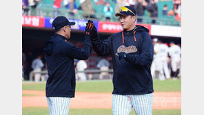 ‘가을 감독’ 조원우 “이대호에게 특별히 감사”