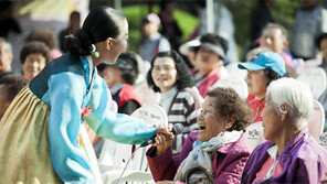 “내 평생 이런 잔치는 처음” 소외지역 찾아가는 문화예술
