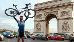 79일만에… 英 사이클 선수, 자전거 세계일주 신기록