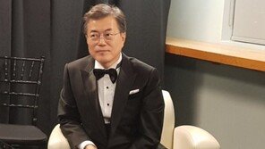 靑, 문재인 대통령 ‘세계시민상’ 수상 직전 대기실 사진 공개