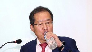 ‘젠더폭력’ 홍준표만 이해 부족?  “‘82년생 김지영’ 아직 안 보셨군요”