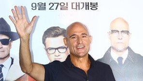 [동아포토]마트 스트롱 ‘밝은 손인사’