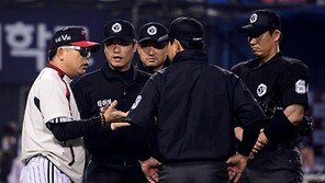 [취재파일] KBO 심판들, NPB처럼 과감하게 마이크 잡아라