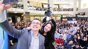 “갤노트8로 송지효와 찰칵”