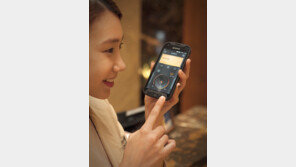 SKT, 무전기 겸 충격에 강한 스마트폰 ‘토크’ 출시