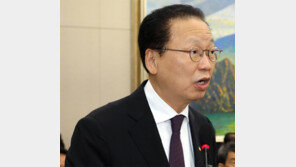 최흥식 금감원장 “금융사, 일방적으로 점포 폐쇄하면 안된다”